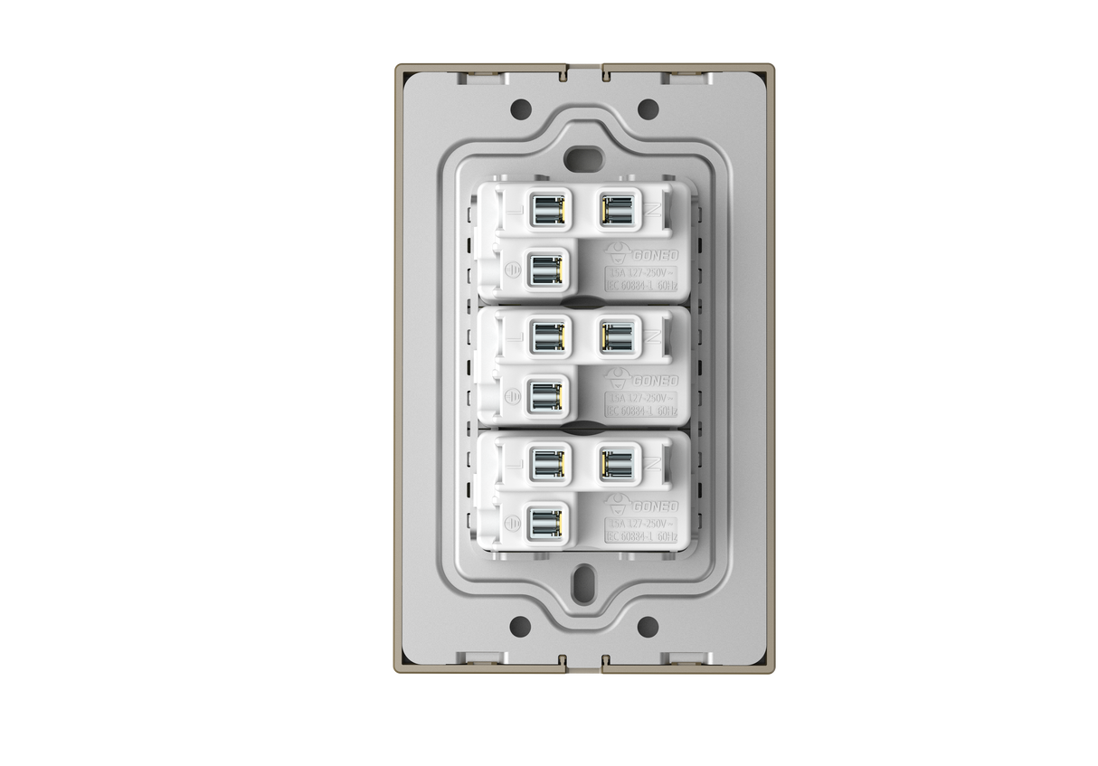 MG01Z001 3 Gang Socket